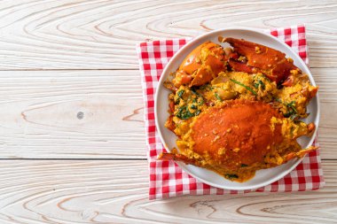 Köri tozuyla kızartılmış yengeç - Deniz ürünleri tarzı