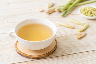 sıcak limon suyu bardağı