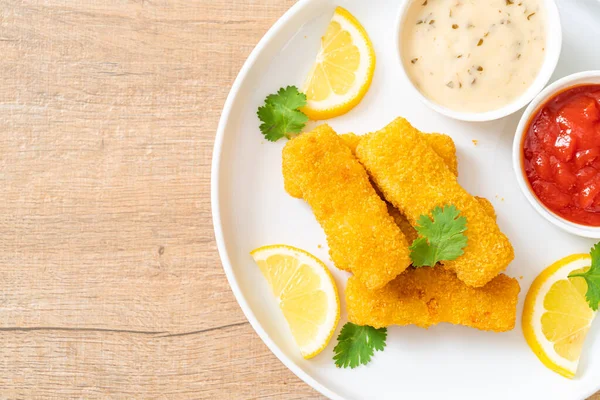 Gebratene Fischstäbchen Oder Pommes Frites Fisch Mit Sauce — Stockfoto