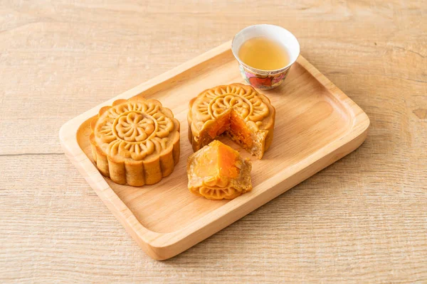 Chinese Moon Cake Durian Egg Yolk Flavour Tea Wood Plate — Stock Photo, Image