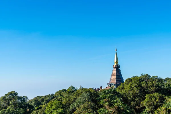 Punto Riferimento Pagoda Doi Inthanon Parco Nazionale Con Cielo Blu — Foto Stock