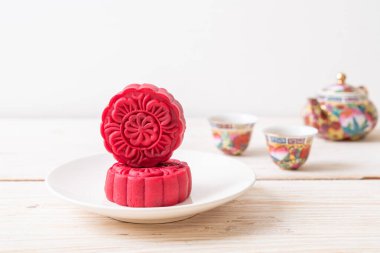 Ay pastası Sonbahar Festivali için kırmızı kadife aromalı