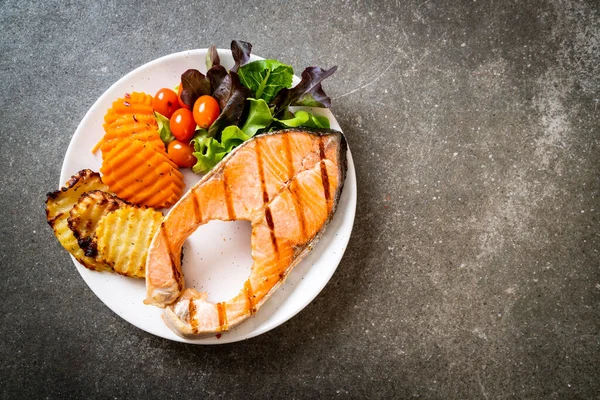 Grilled Salmon Steak Fillet Vegetable Plate — Stock Photo, Image