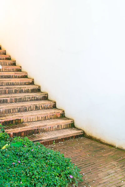 Escalera Ladrillo Ourdoor Paso Con Pared Blanca —  Fotos de Stock