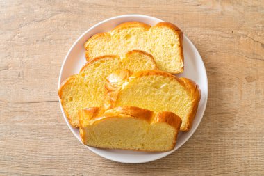 Kahvaltıda kahveli tatlı patates ekmeği.