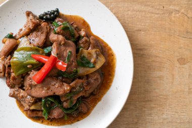 Ördekli Kızarmış Kara Biber - Asya usulü