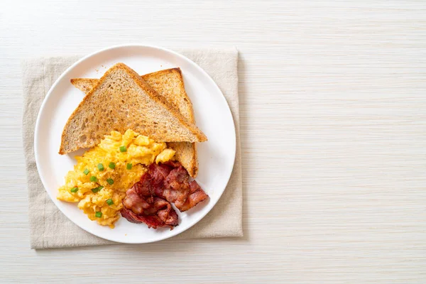 Scrambled Egg Bread Toasted Bacon Breakfast — Stock Photo, Image