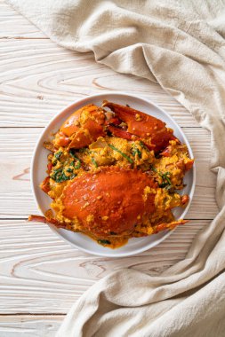 Köri tozuyla kızartılmış yengeç - Deniz ürünleri tarzı