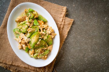 Yumurtayla Kızarmış Açı Kabağı Sağlıklı Yemek Stili