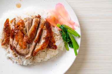 Pirinçli ızgara ördek.