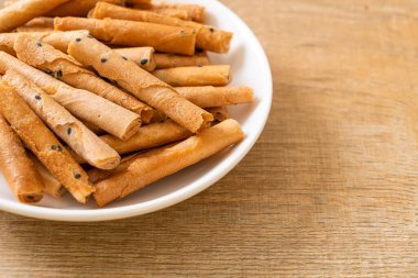 Çıtır hindistan cevizli rulo ekmek. Tayland 'da geleneksel bir tatlı.