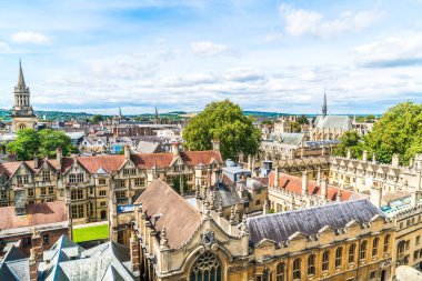 Oxford City 'nin ana caddesinin yüksek açılı görüntüsü, Birleşik Krallık.