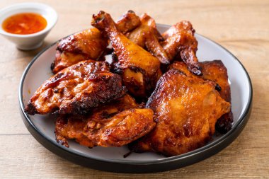 Masada ızgara ve ızgara tavuk.