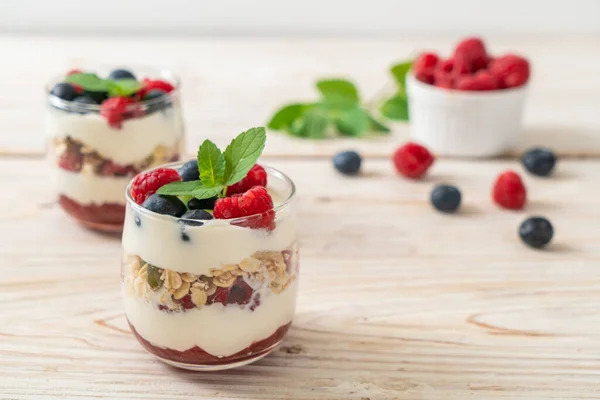 Lamponi Mirtilli Fatti Casa Con Yogurt Muesli Stile Cibo Sano — Foto Stock