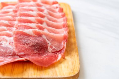 taze doğranmış domuz eti.