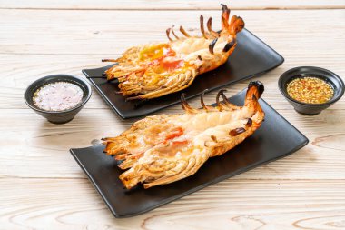 Izgara Taze Dev Nehir Karidesi Baharatlı Deniz Ürünleri Soslu