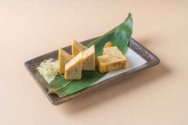 Tamagoyaki, Japon usulü sarılmış omlet. Japon usulü.