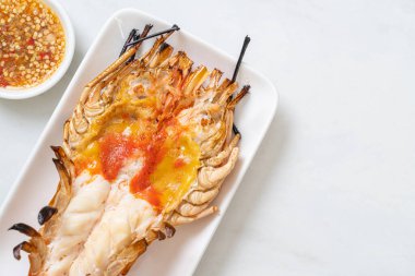 Izgara Taze Dev Nehir Karidesi Baharatlı Deniz Ürünleri Soslu