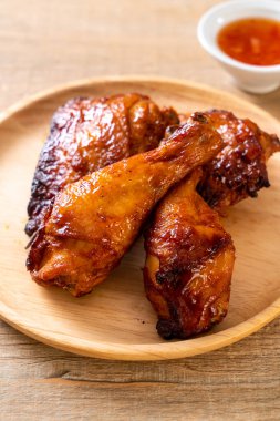 Masada ızgara ve ızgara tavuk.