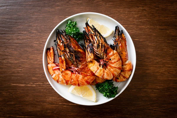 Izgara kaplan karidesi ya da limonlu karides.