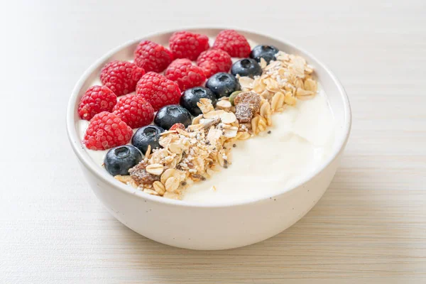 Yapımı Yoğurt Kasesi Ahududu Yaban Mersini Granola Sağlıklı Yemek Tarzı — Stok fotoğraf