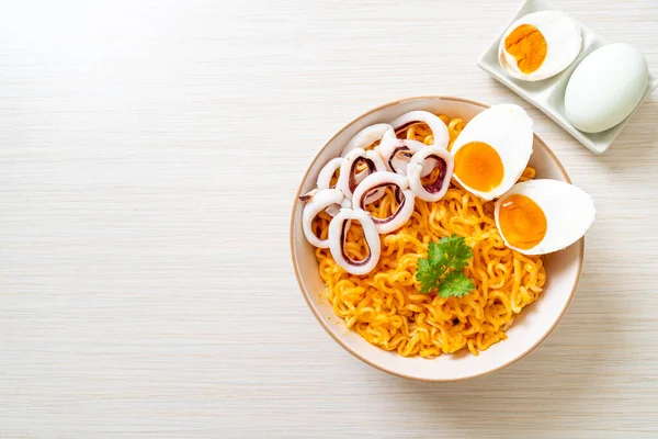 Instant Noodles Salt Egg Flavour Squid Octopus Bowl — Stock Photo, Image