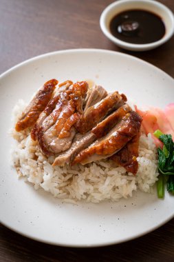 Pirinçli ızgara ördek.