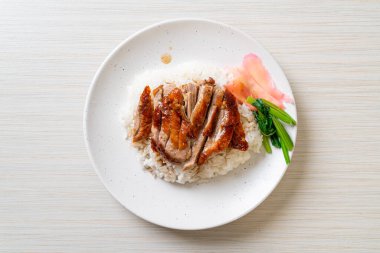 Pirinçli ızgara ördek.