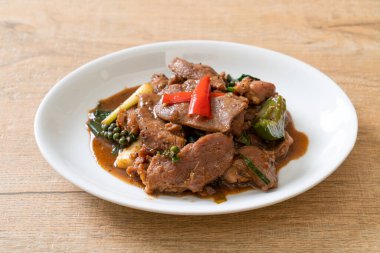 Ördekli Kızarmış Kara Biber - Asya usulü