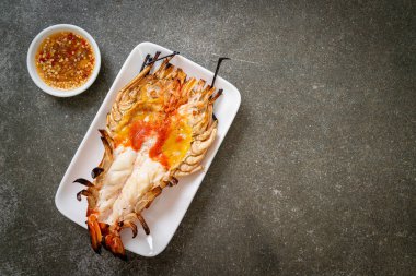 Izgara Taze Dev Nehir Karidesi Baharatlı Deniz Ürünleri Soslu