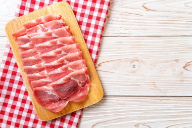 taze doğranmış domuz eti.