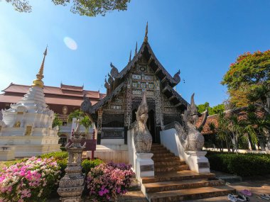 Wat Chedi Luang Varavihara Tayland 'daki Chiang Mai' de büyük bir tapınak..