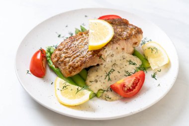 Izgara balık bifteği.