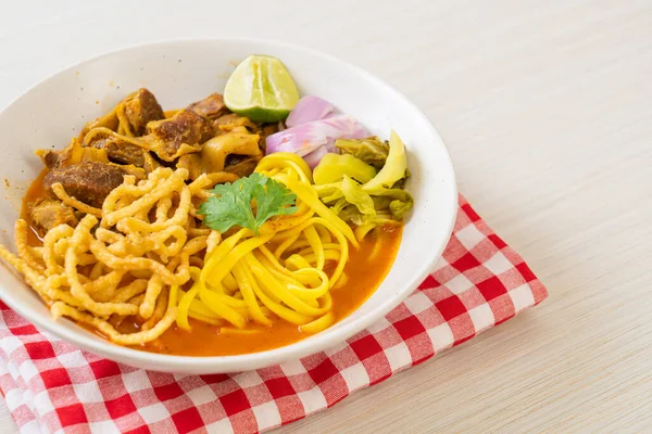 Sopa Caril Macarrão Tailandês Norte Com Carne Porco Assada Estilo — Fotografia de Stock