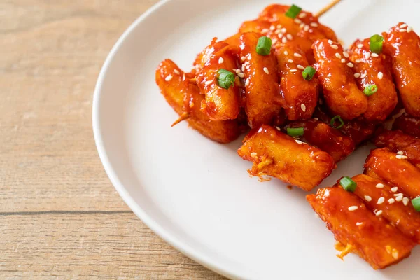 Pastel Arroz Coreano Frito Tteokbokki Pinchado Con Salsa Picante Estilo — Foto de Stock