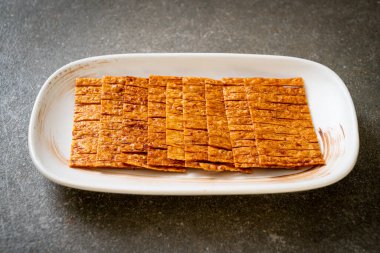 tabakta kalamar deniz ürünleri atıştırması