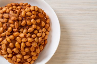 Thai Fıstık Kurabiyeleri tabakta