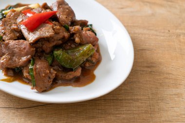 Ördekli Kızarmış Kara Biber - Asya usulü