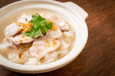 Yulaf lapası ya da akvaryumlu haşlanmış pirinç çorbası.