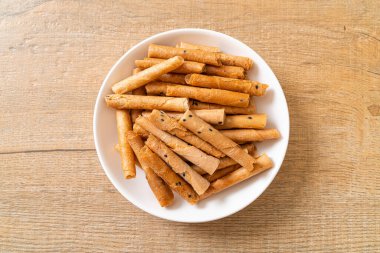 Çıtır hindistan cevizli rulo ekmek. Tayland 'da geleneksel bir tatlı.