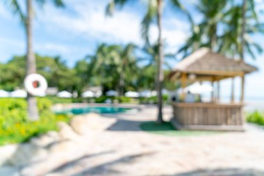 Lüks otel tatil beldesinde yüzme havuzu etrafında soyut bulanık yatak havuzu - tatil konsepti