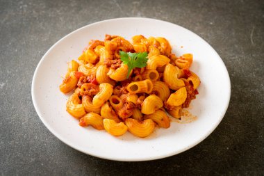 Domates soslu makarna ve kıymalı domuz eti, Amerikan usulü pirzola, Amerikan usulü gulaş.