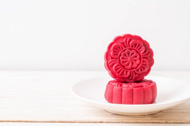 Ay pastası Sonbahar Festivali için kırmızı kadife aromalı