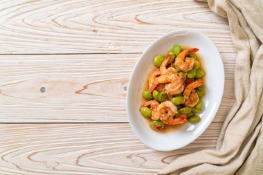 Karışık Kızarmış Fasulye ve Karides Tayland usulü