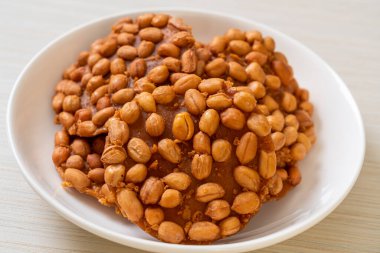 Thai Fıstık Kurabiyeleri tabakta