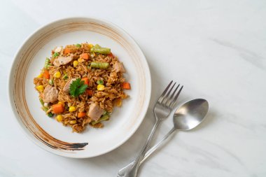 Domuz eti ve sebzeli pilav.