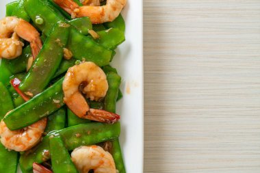 Karidesli Kızarmış Yeşil Bezelye Ev Yapımı Yemek Stili