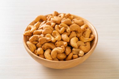 Tahta kasede fındık ve fotokopi alanı.