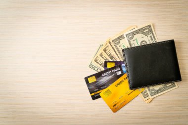 Para ve kredi kartlı cüzdan - Ekonomi ve finans kavramı