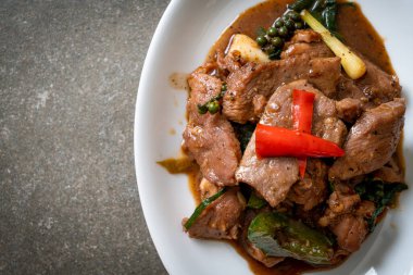 Ördekli Kızarmış Kara Biber - Asya usulü